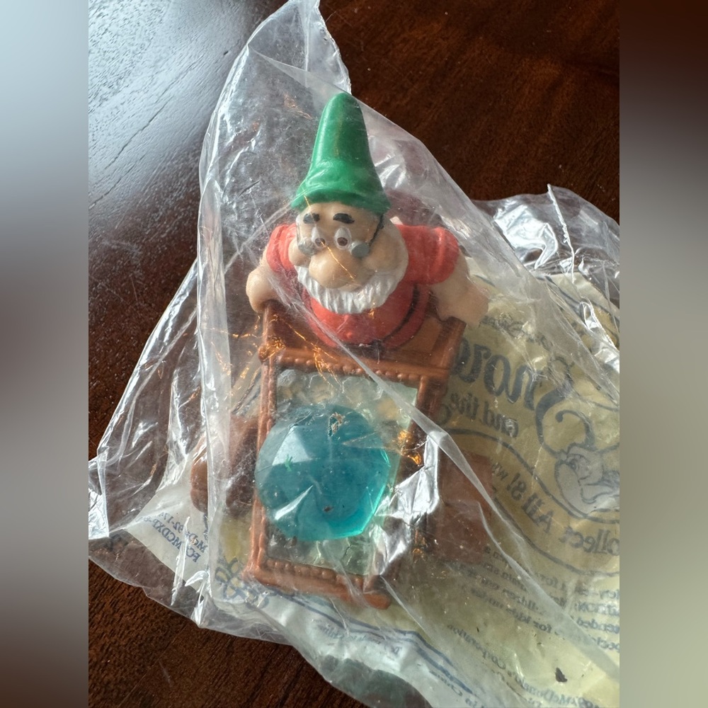 Snow White and the Seven Dwarfs Happy Meal Toys - Picture 6 of 8
